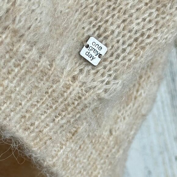 One Grey Day Pull Over Sweater size Small - Picture 6 of 11